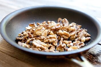 Walnuts in the diet of men will increase testosterone levels
